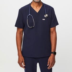 Slim Leon Three Pocket Scrub Top